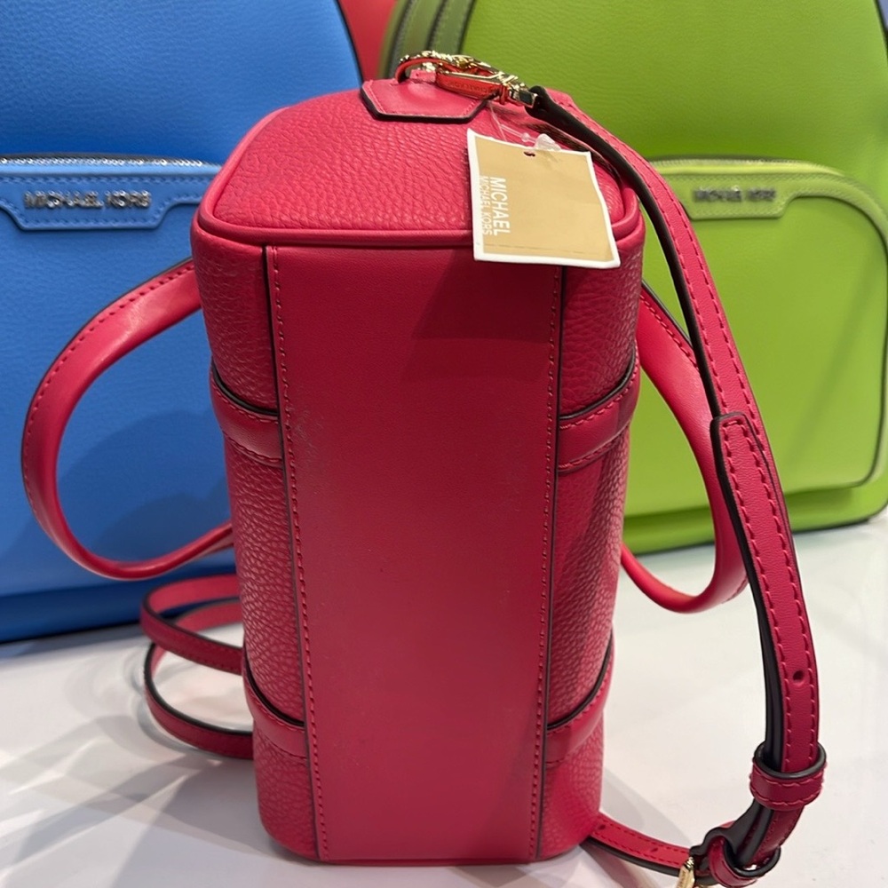 Michael Kors Travel Small Duffle Leather Crossbody Satchel Electric Pink
NWT - Picture 9 of 16